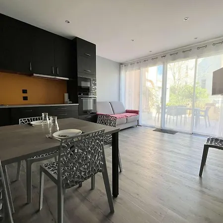 Apartment T2 Renove Avec Terrasse, Climatisation, Proche Port Et - 4 Couchages, Parking Inclus - Fr-1-229-880