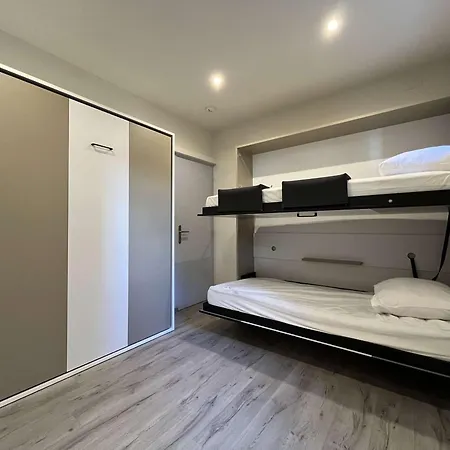 Apartment T2 Renove Avec Terrasse, Climatisation, Proche Port Et - 4 Couchages, Parking Inclus - Fr-1-229-880 *